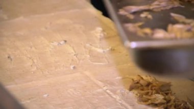 aşçılar Shawarma trüf ve altın ile hazırlama
