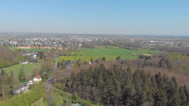 ドイツの森林と村の航空写真 — ストック動画
