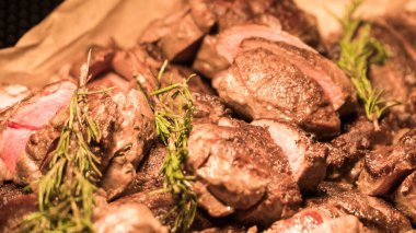 büfe lamba altında et