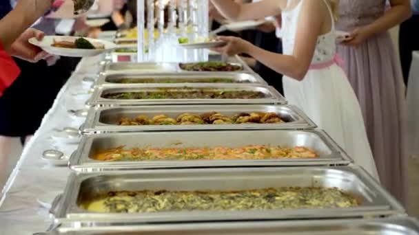 Kuchnia kulinarne w formie bufetu obiad, Catering, posiłki żywności Celebration Party koncepcja — Wideo stockowe