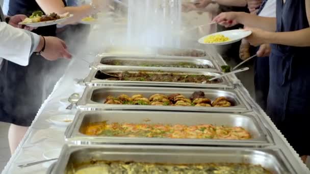Кухня Кулинарный стол Ужин Кейтеринг Празднование пищевой партии Концепция — стоковое видео