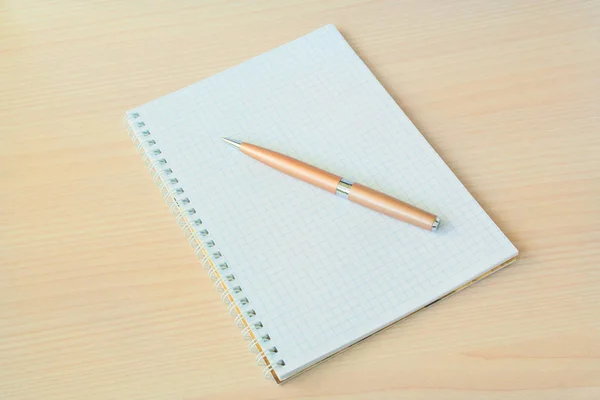Pen with notepad — Stock Photo, Image