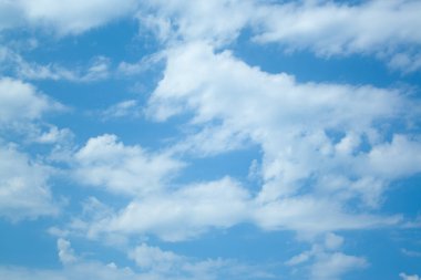 Mavi gökyüzünde ki dev bulutlar