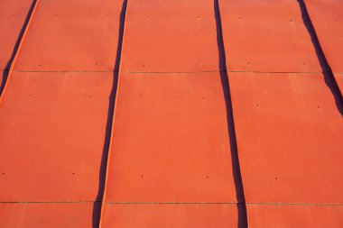 Kırmızı çelik çatı