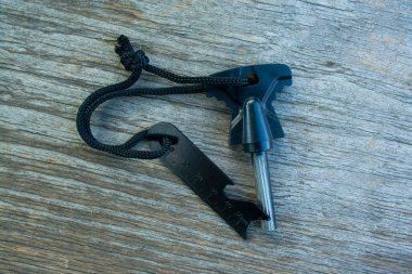 Ahşap arka planda alevler