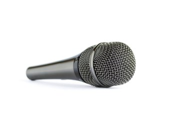 Mikrofon beyaz arkaplanda izole edildi.