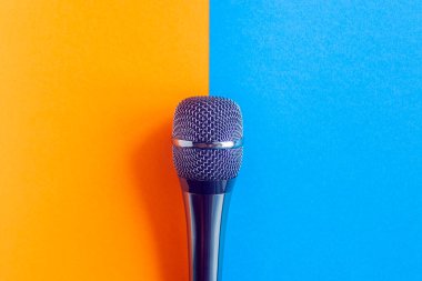 mikro kapalı üst görünüm vokal