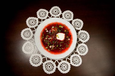 Parlak kırmızı pancar çorbası - borsch veya Pancar çorbası bir tabak. Bu tip pancar ile yapılan çorba Rusya ve Doğu Avrupa içinde popüler olduğunu.