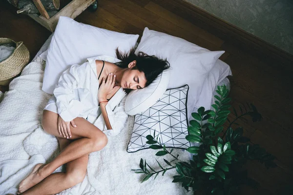 Young Woman Resting Bed Home — Stock Photo, Image