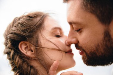 Genç, güzel, aşık çift.