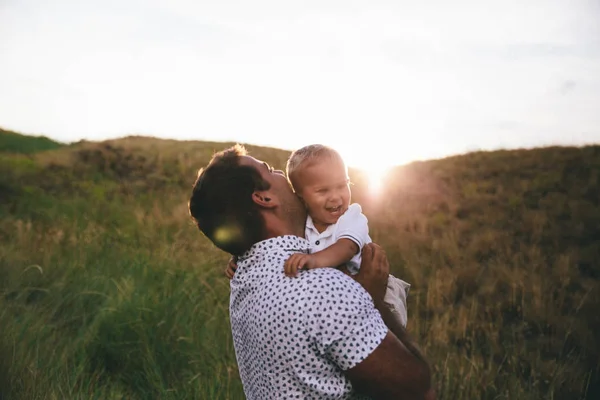 Adorable toddler hugging his father and holding his neck — Stock Photo, Image