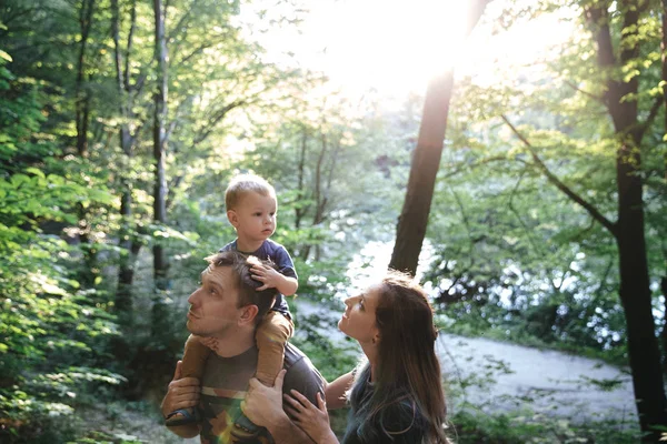 Family walking on the bank of the river — Stock Photo, Image