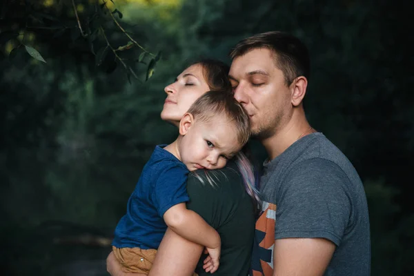 Happy joyful young family father, mother and little son having fun outdoors, playing together in summer park — Stock Photo, Image