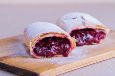 vişneli turta bir lezzetli ve düşük kalorili pasta olduğunu