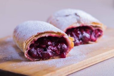 vişneli turta bir lezzetli ve düşük kalorili pasta olduğunu