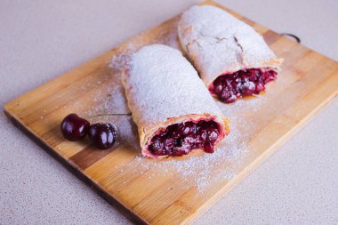 vişneli turta bir lezzetli ve düşük kalorili pasta olduğunu