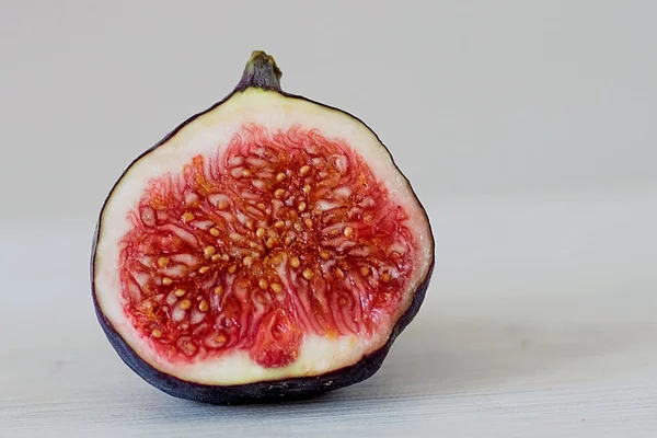 Fruto Figo Fatiado Para Uma Alimentação Saudável — Fotografia de Stock