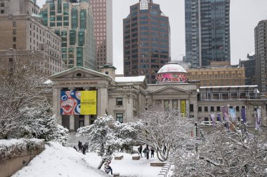 Vancouver, CANADA - 23 Şubat 2018: Robson Meydanı Vancouver, Kanada