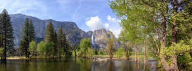 BridalVeil Sonbaharı Panoramik Manzarası - Yosemite Ulusal Parkı 'nda Sallanan Köprü Pikniği, Kaliforniya, ABD