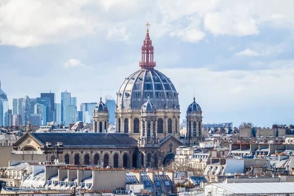Закриття Церкви Святого Августина Паризьким Скайлайн Франі — стокове фото