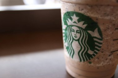 Seattle, ABD - 19 Mayıs 2017: Starbucks kahvesine yakın çekim