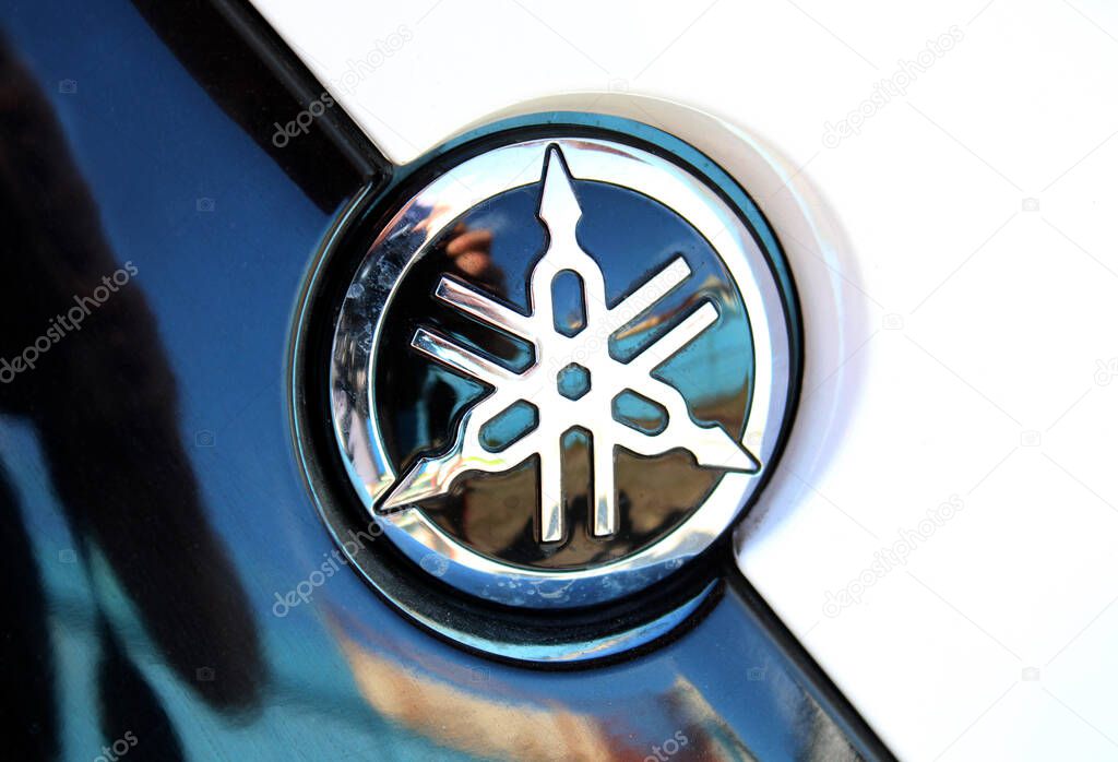 Vinnytsia, Ukraine; September 06, 2025. Close up black Yamaha logo. Close-up of glossy black and chrome Yamaha emblem. Yamaha Motor Company logo and emblem. Emblem features intersecting tuning forks.