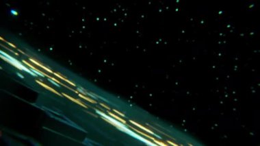 3D animasyon çizimi, neon ışıklarla siber manzara üzerinde uçmak. Yeni ve dinamik konsepte sahip 3D görseller, fütüristik ve fantastik atmosfer.