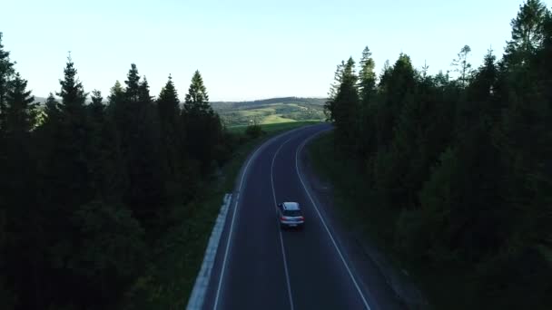 Vuelo aéreo sobre la carretera . — Vídeos de Stock