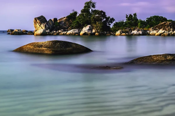 Muitas Pedras Grandes Praia Ilha Belitung Com Fundo Marinho — Fotografia de Stock