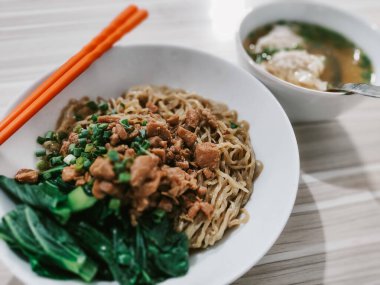 Orijinal Asya Mutfağı - Tavuk Çorbalı Erişte Kasesi