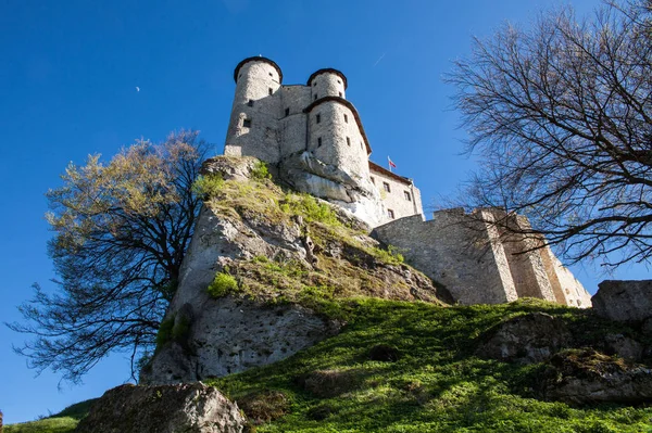 Ruinerna Gotiska Slott Och Hotell Bobolice Polen Slottet Den Byn — Stockfoto