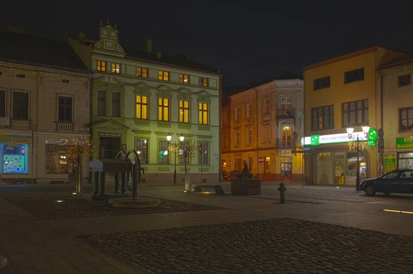 Oswiecim Πολωνία Δεκεμβρίου 2017 Κεντρική Πλατεία Της Πόλης Νύχτα Κατοικίες — Φωτογραφία Αρχείου