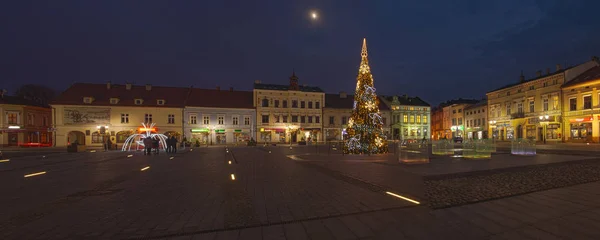 Oswiecim Polonia Dicembre 2017 Piazza Principale Della Città Notte Tenements — Foto Stock