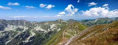 Batı tartra manzara. Panorama Baraniec en yüksek dağlar Slovakya üzerinden. Slovak Tatras, doğa yürüyüşü.