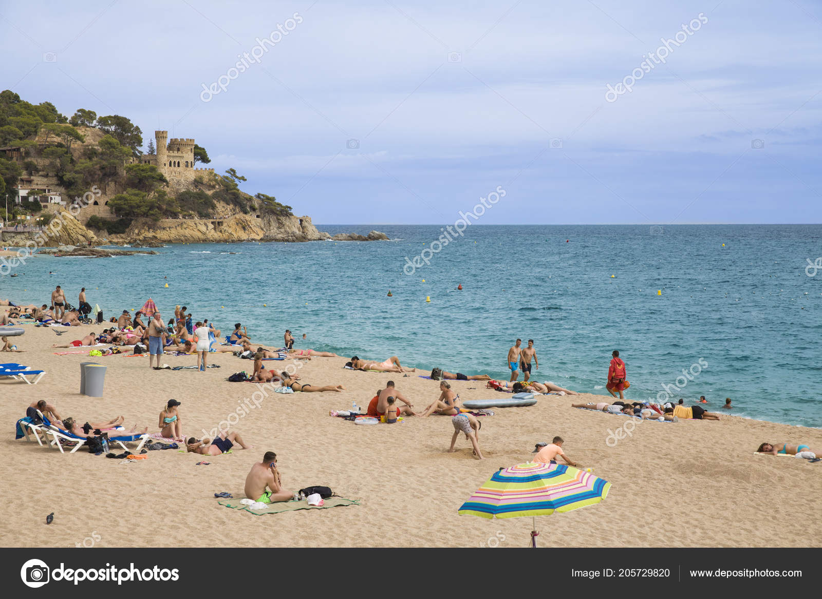 Barcellona Spagna Giugno 2018 Spiaggia Castell Persone Sulla