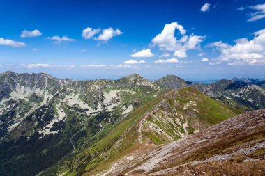 Yatay Batı Tatra Dağları'nın. Baraniec tepe görünümünden, Slovakya'da bir dağ. Slovak Tatras, doğa yürüyüşü.