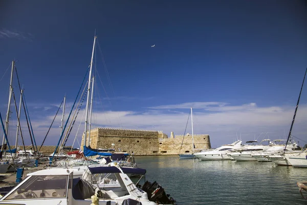 Boten Motorboten Onder Muren Van Koules Vesting Heraklion Fortress Zee — Stockfoto