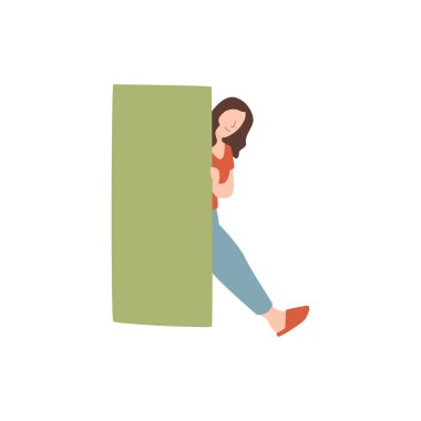 Bir gülümseyen kız bir ekranın arkasına bakar.