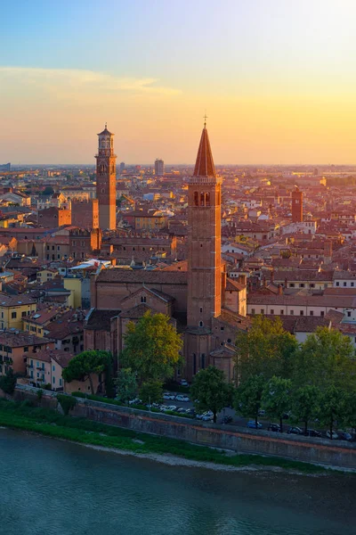 Top Hoekmening Van Verona Italië Zomer Zonsondergang Zon Lens Flare — Stockfoto