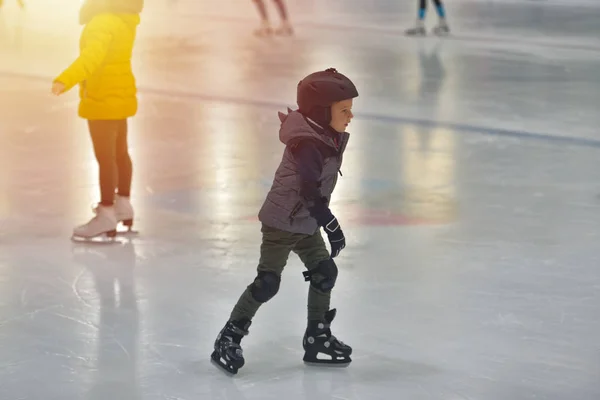 Adorable Little Boy Winter Clothes Protections Skating Ice Rink — Stock Photo, Image