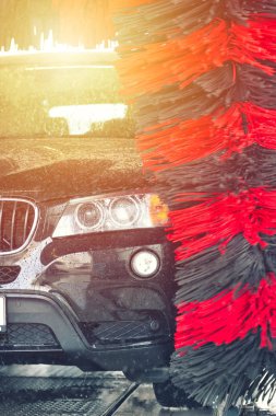 Otomatik oto yıkama eylem. Oto yıkama kavramı. Otomatik teknoloji