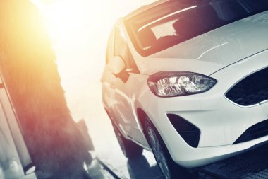 Otomatik oto yıkama eylem. Oto yıkama kavramı. Otomatik teknoloji