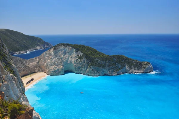 Ünlü batık defne, Navagio plaj, Zakynthos adası, Yunanistan. Gezegendeki en popüler yerlerden biri