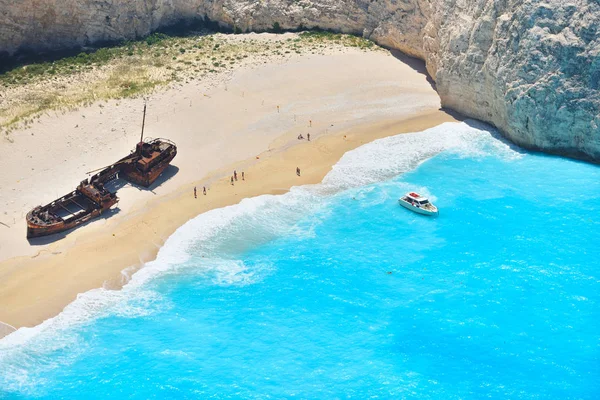 Ünlü batık defne, Navagio plaj, Zakynthos adası, Yunanistan. Gezegendeki en popüler yerlerden biri
