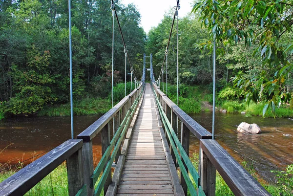 Nehir üzerindeki yaya köprüsünü askıya al