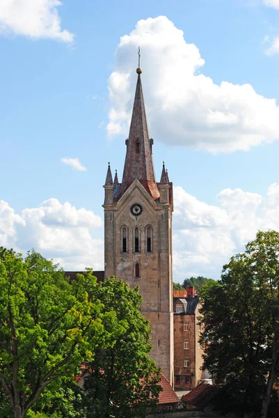 Kasabadaki ortaçağ binası