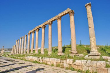 Ürdün 'ün Jerash şehrinde antik sütunlar