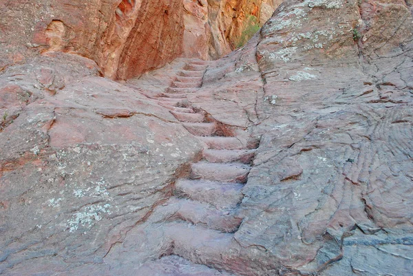 Steinstufen Auf Den Felsen Von Petra Jordanien — Stockfoto