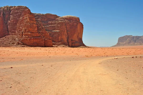 Kayalık çölün manzarası. Wadi Rum, Ürdün.