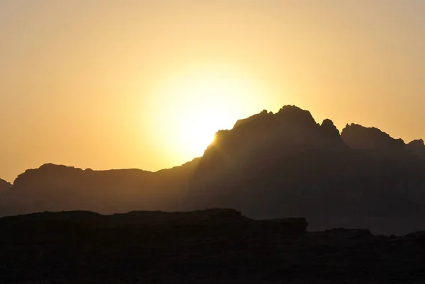 Захід Сонця Над Гірськими Породами Ваді Рам Йорданія — стокове фото